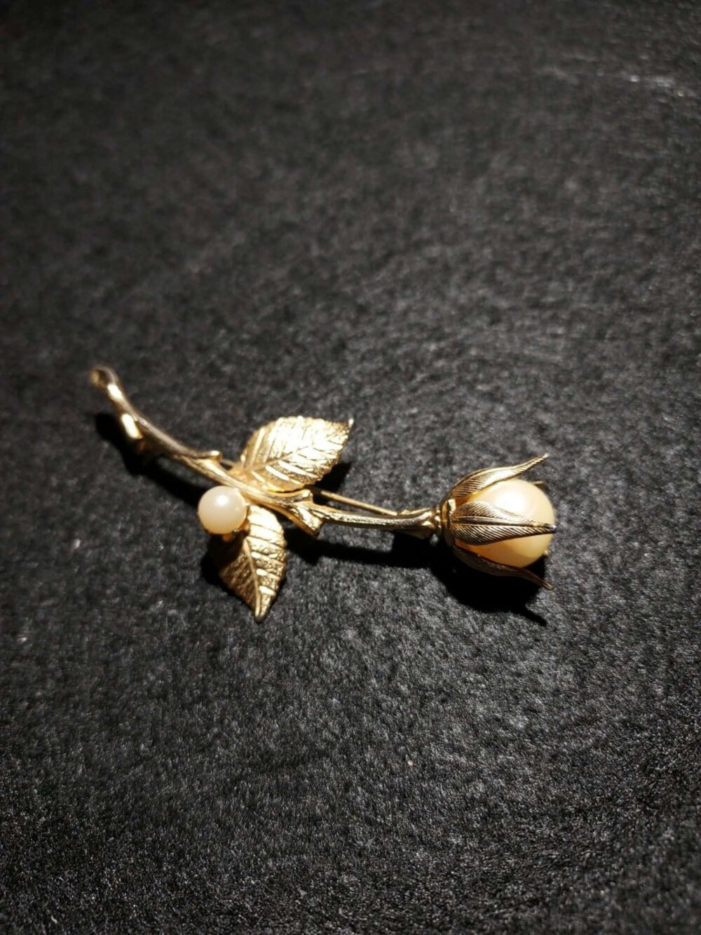 Rosebud pin or small brooch